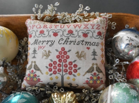 HAPPY CHRISTMAS CROSS STITCH KIT - 36 COUNT (Includes Pattern): Country  Sampler - Spring Green, WI